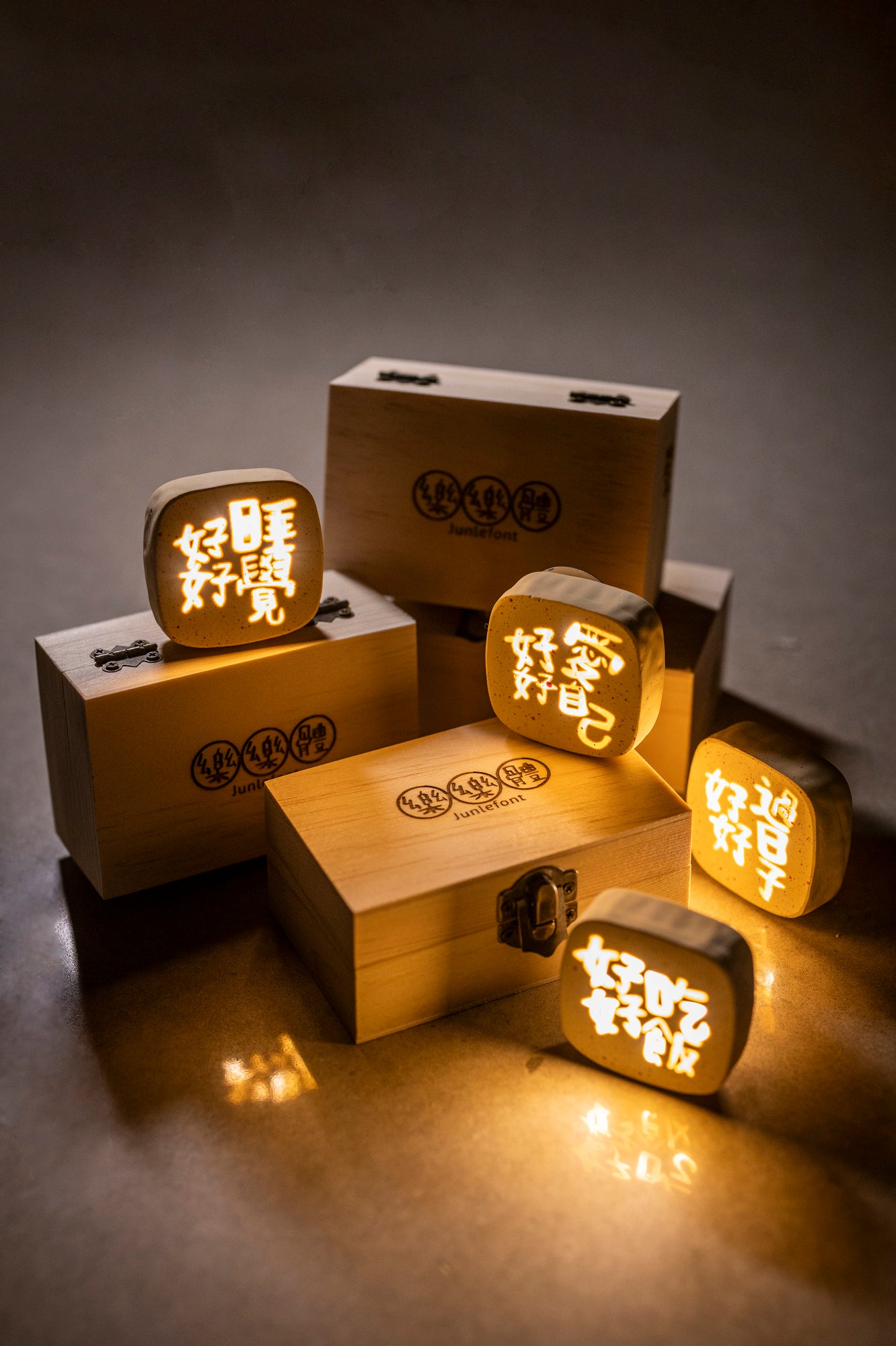Mini magnetic light 迷你磁吸照明灯