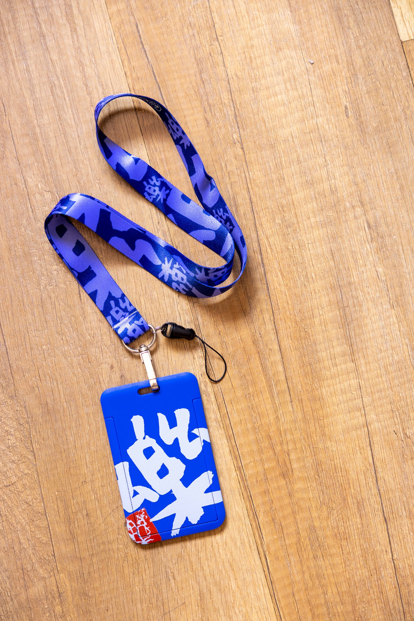 蓝色“樂行天下”卡套带挂绳 (蓝色挂绳,蓝卡套) (New) Blue Joyful Journey cardholder and lanyard